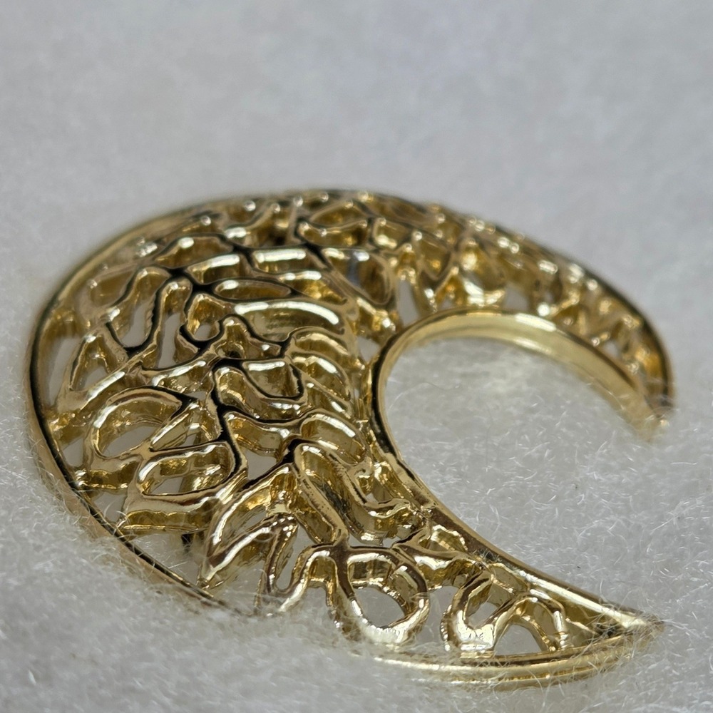 Vintage Gold Tone Crescent Moon Brooch Openwork Filigree Celestial 20th Century - Picture 3 of 7